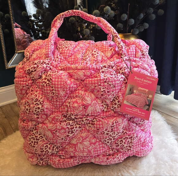 Juicy Couture Other - Juicy Coulture 3 Piece Cloud Soft bed set full/queen New